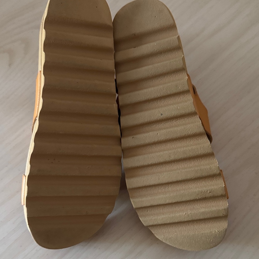 Reef Tan Leather Sandals with Adjustable Straps - Picture 5 of 5